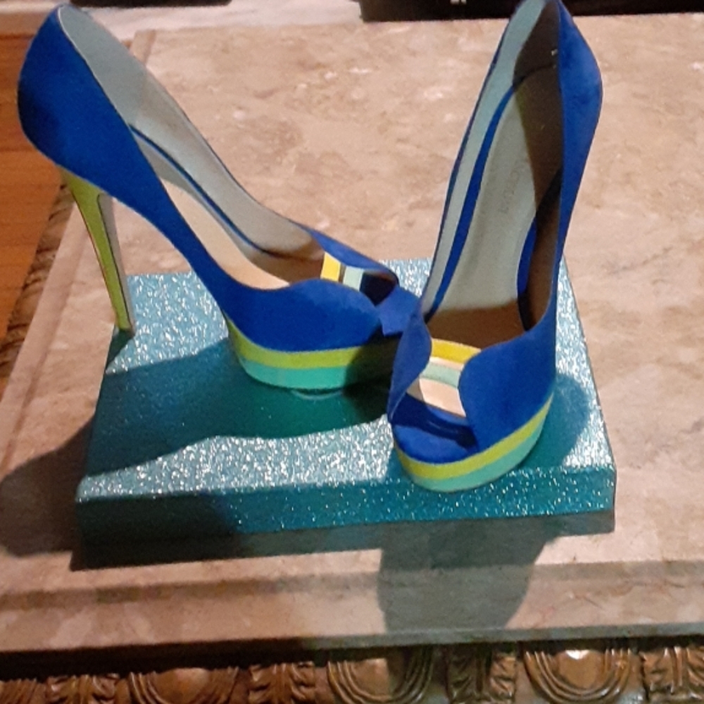 Shoes - Picture 2 of 5